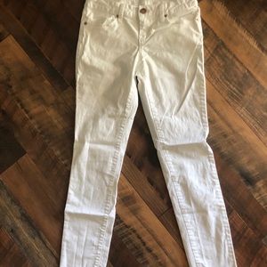 Women’s white skinny jeans
